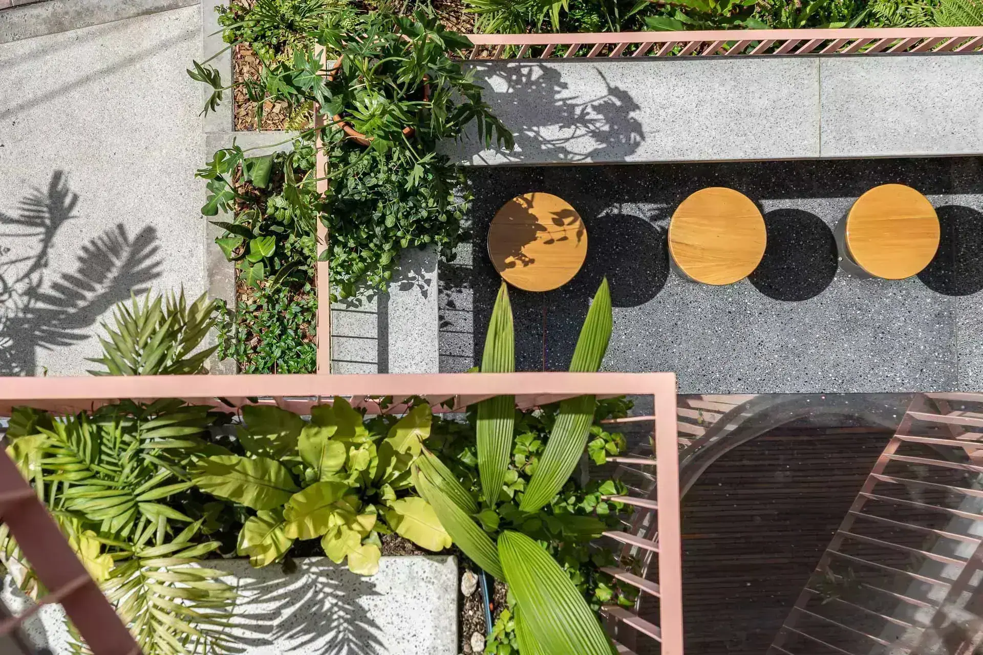 Interior de las zonas comunes de trabajo (coworking) de The Somos Bold.
